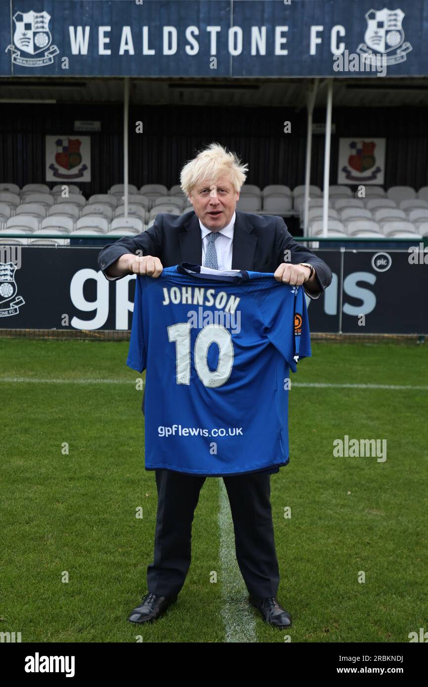 boris-johnson-at-wealdstone-fc-2RBKNDJ.jpg